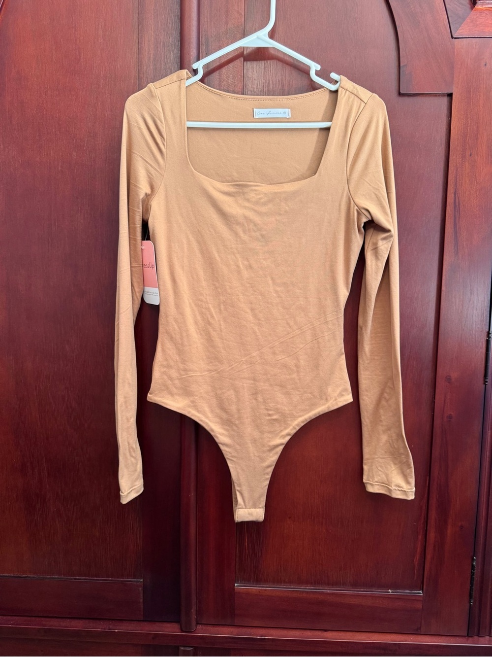 NWT Ces Femme Long Sleeve Square Neck Bodysuit - Camel Size Medium